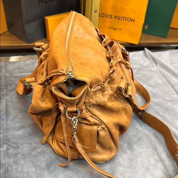 Leather shoulder bag - Picture 5 of 10